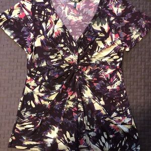 Daisy Fuentes top. Beautiful graft design print.